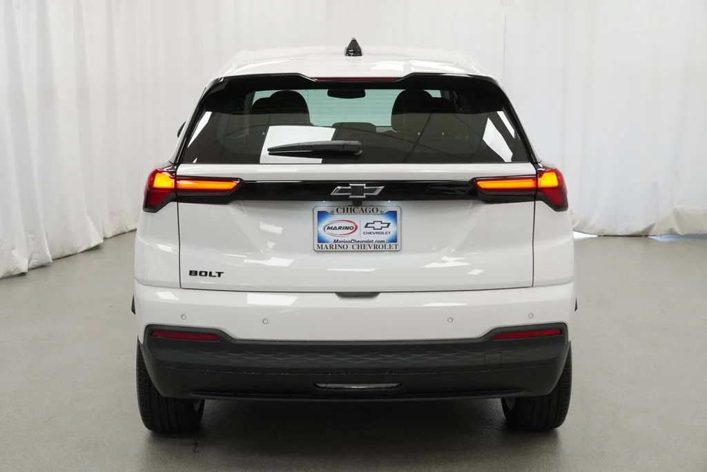 New 2027 Summit White Chevrolet LT image 34