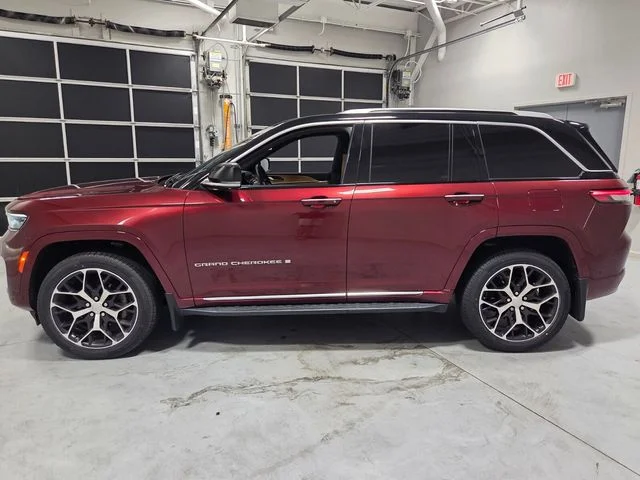 Used 2023 Red Jeep Summit Reserve image 4