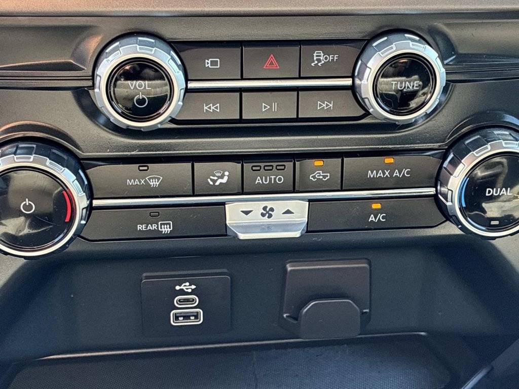 Used 2025 Gray Ford XLT image 30