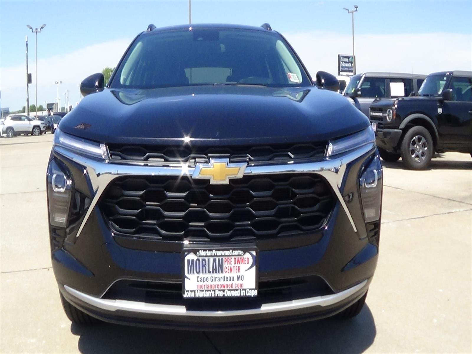 Used 2025 Mosaic Black Metallic (gb0) Chevrolet LT image 3