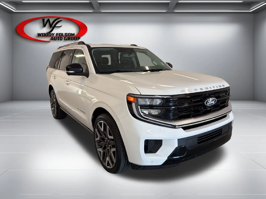 New 2027 Star White Metallic Tri-Coat Ford Platinum image 3