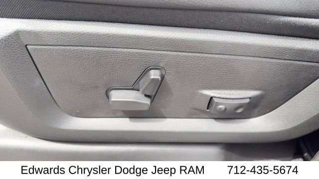 New 2026 Diamond Black Crystal Pearl-Coat Exterior Paint RAM Laramie image 17