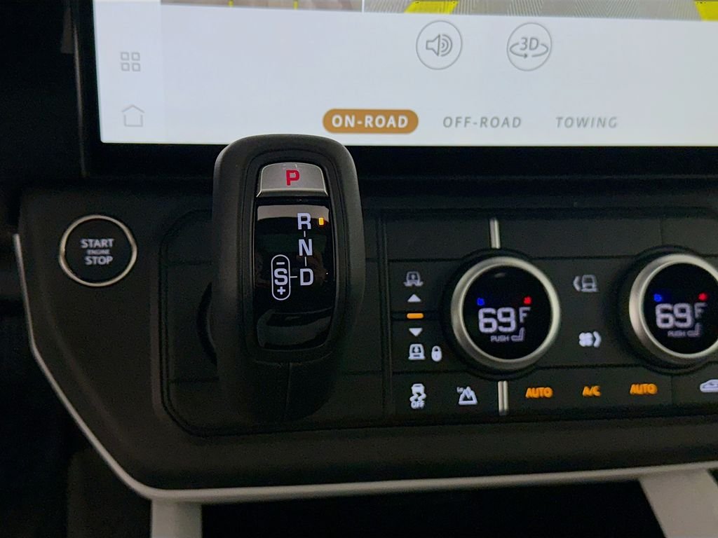 New 2026 Santorini Black Land Rover X-Dynamic SE image 18