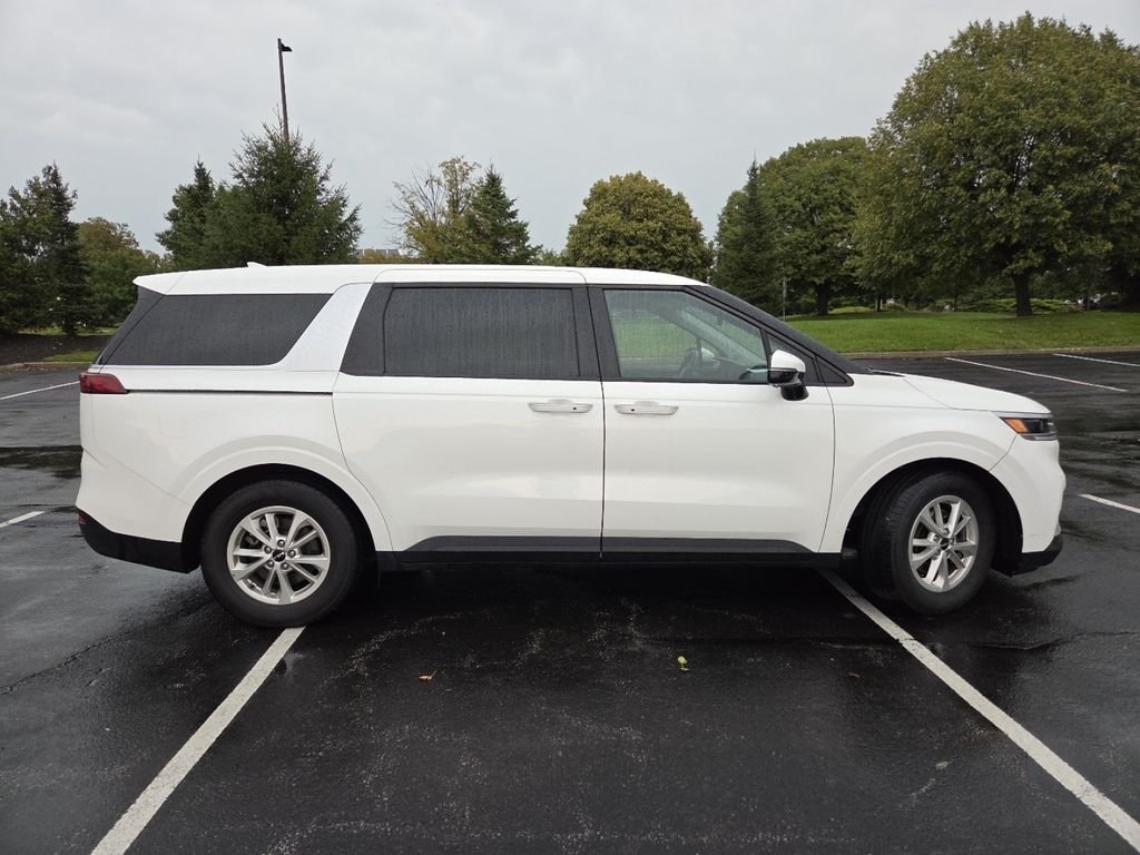 Used 2024 Snow White Pearl Kia LX image 22