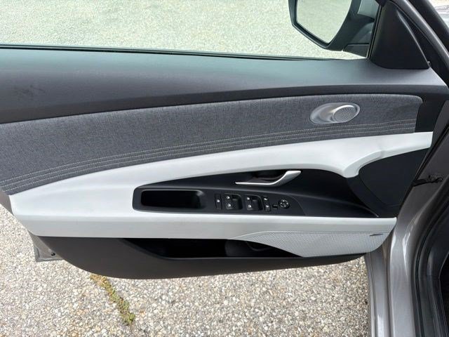 Used 2023 Fluid Metal Hyundai Limited image 11