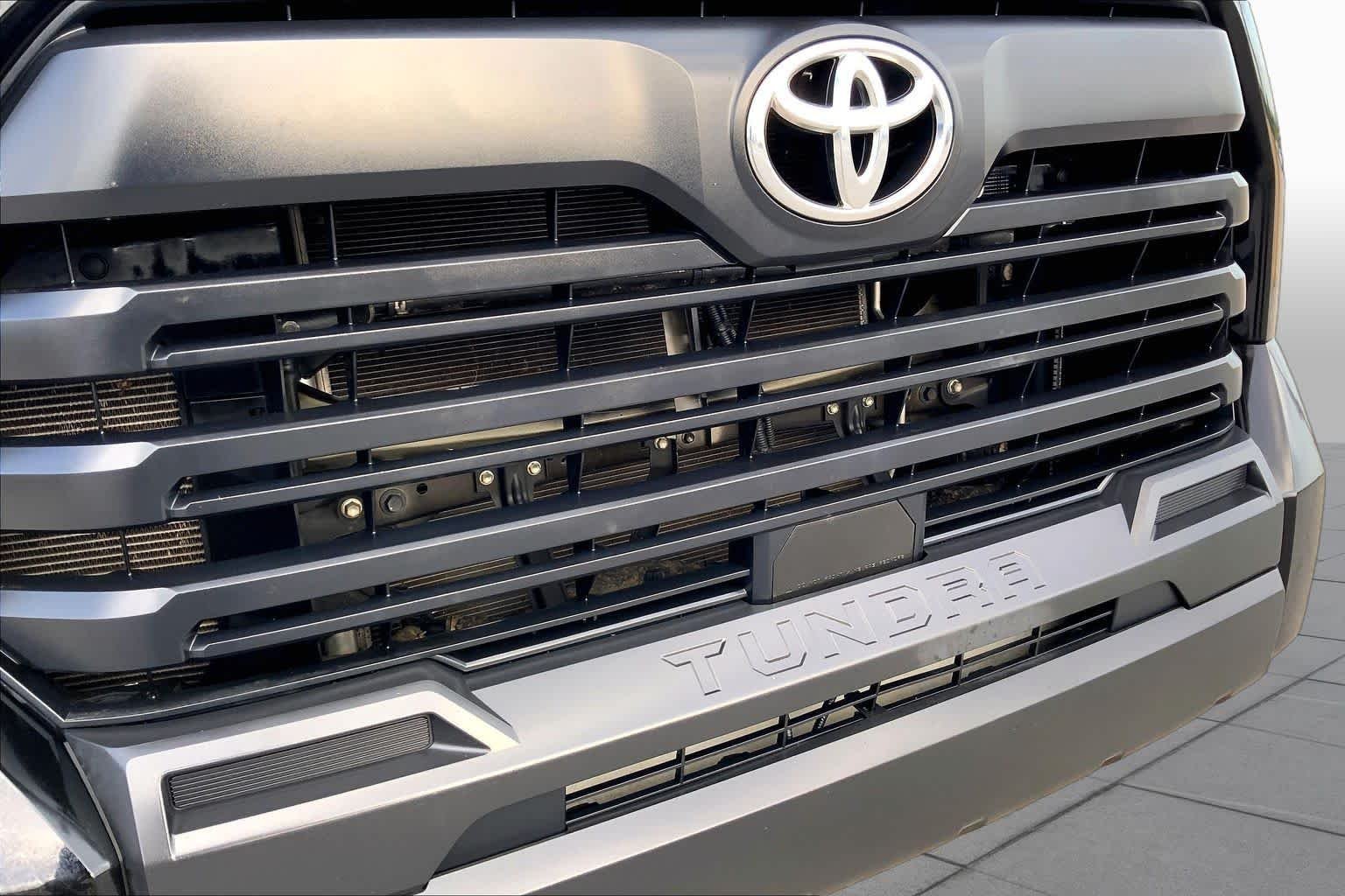 Used 2022 Midnight Black Metallic Toyota SR image 29