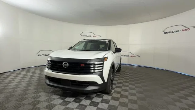 New 2026 Aspen White TriCoat / Super Black Two-tone Nissan SR image 3