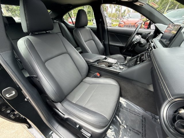 2025 Lexus IS 300 - Photo 26
