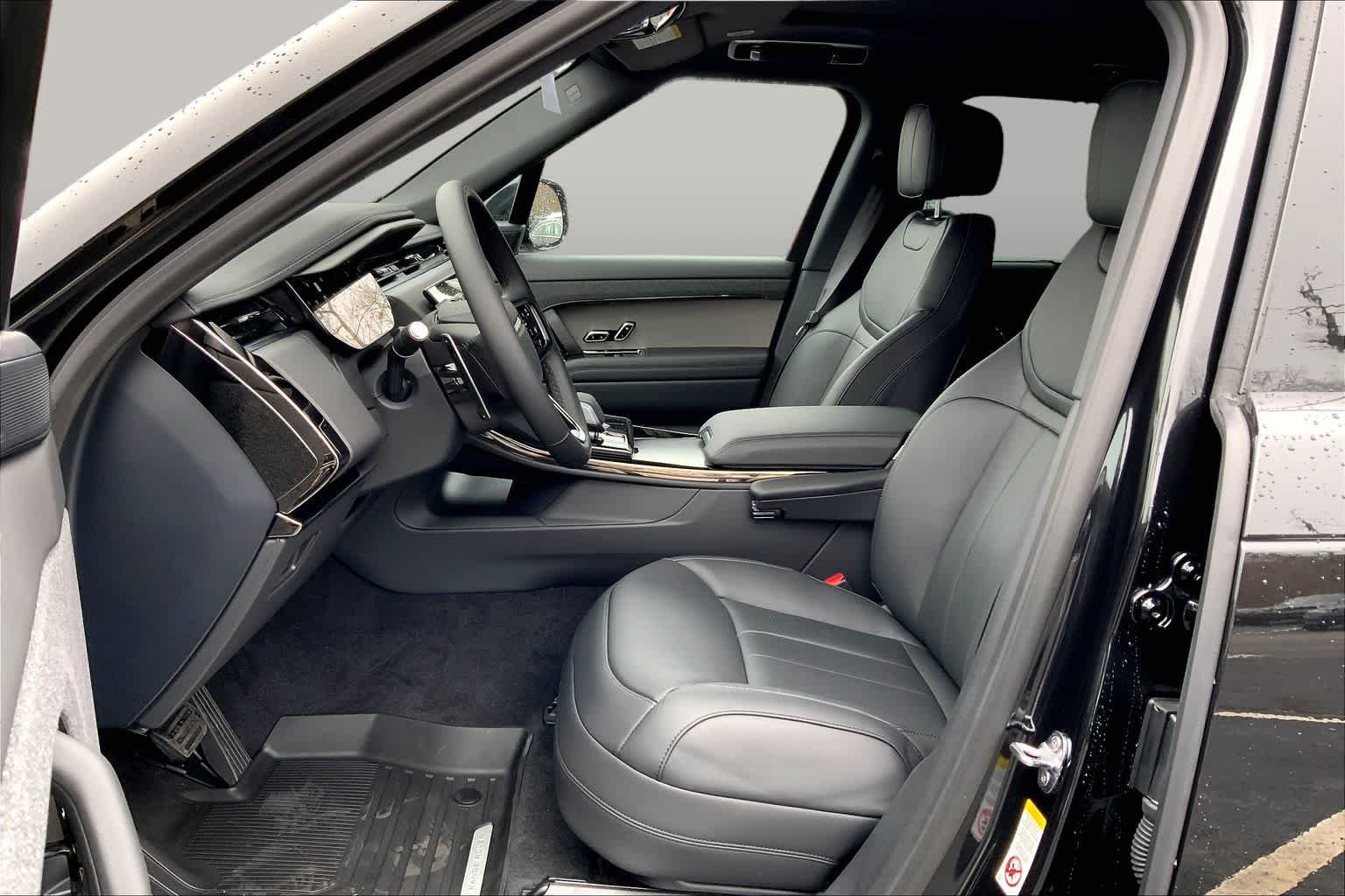 New 2026 Santorini Black Land Rover SE image 13