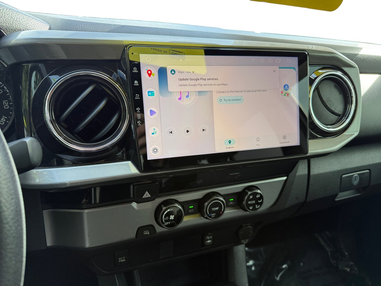 Used 2018 Super White Toyota SR image 12