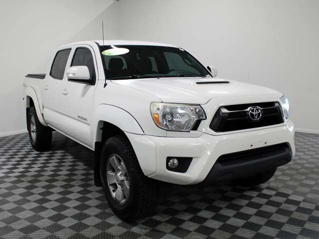 Used 2015 Super White Toyota  image 8