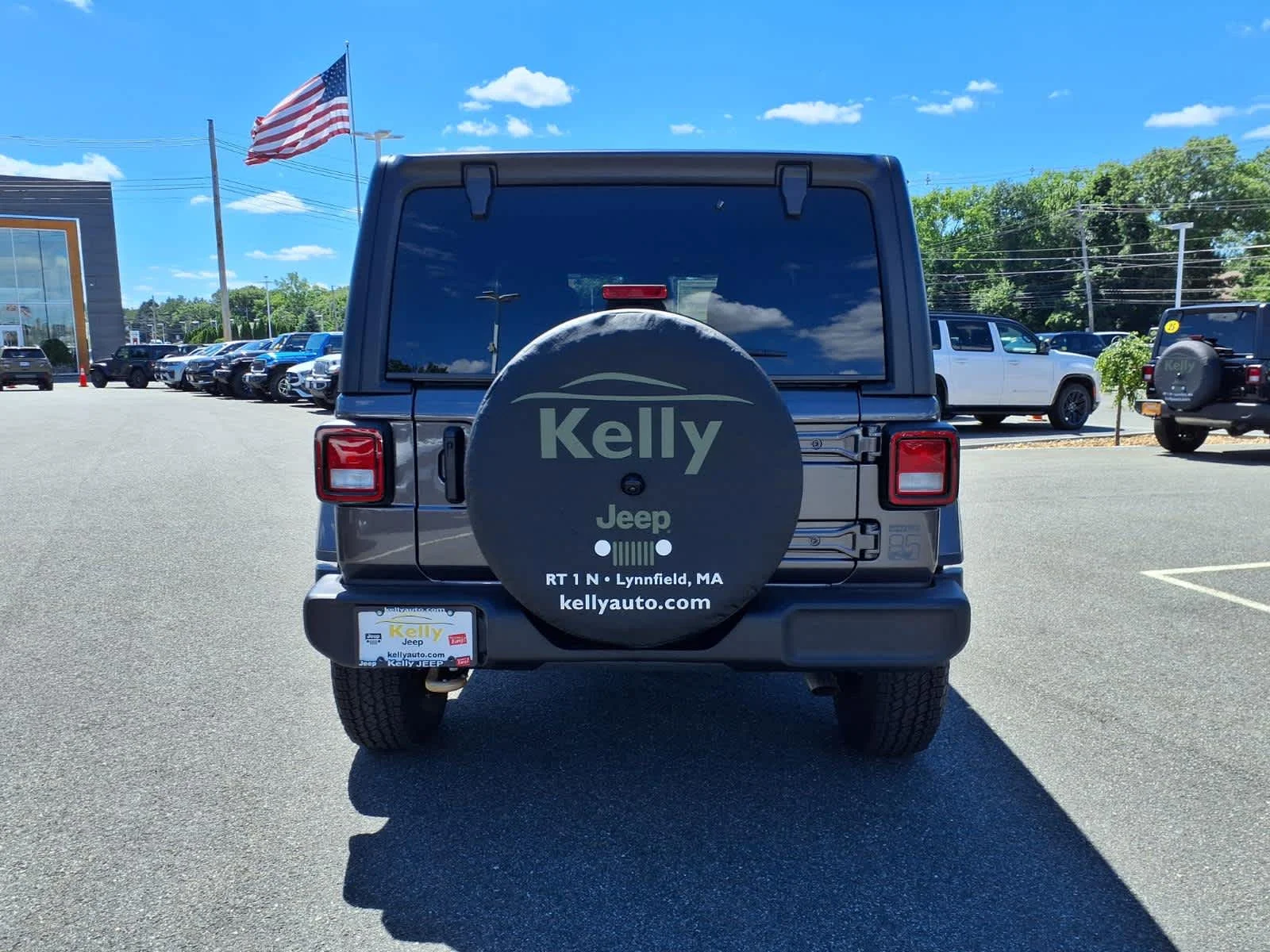 New 2026 Granite Crystal Metallic Clearcoat Jeep 85th Anniversary image 9