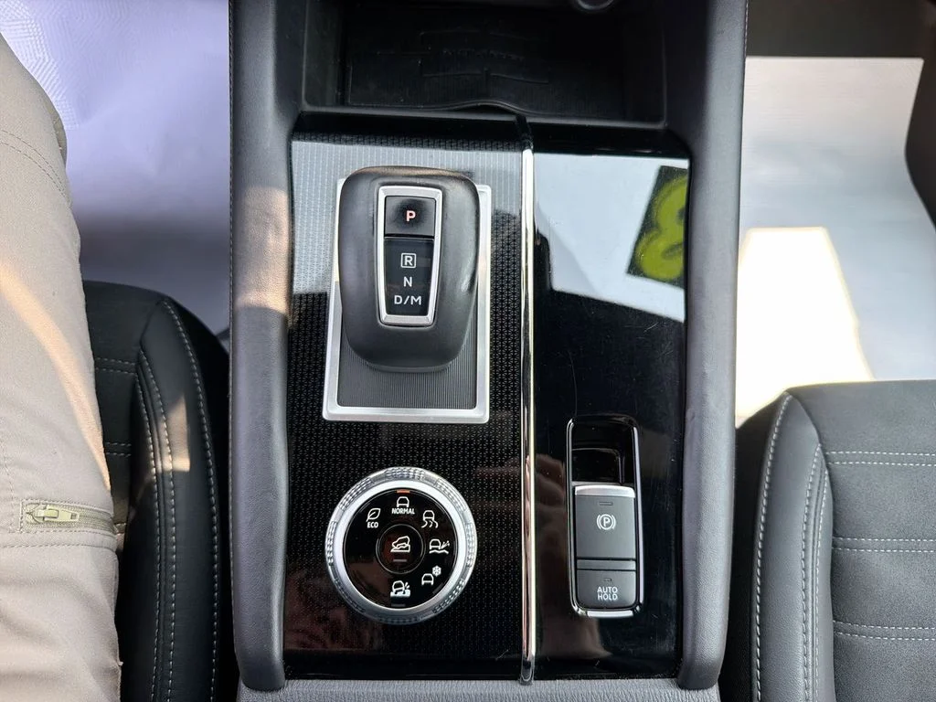 Used 2023  Mitsubishi SE Black Edition image 27