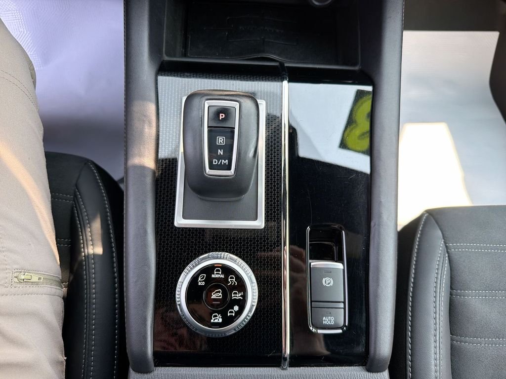 Used 2023  Mitsubishi SE Black Edition image 27