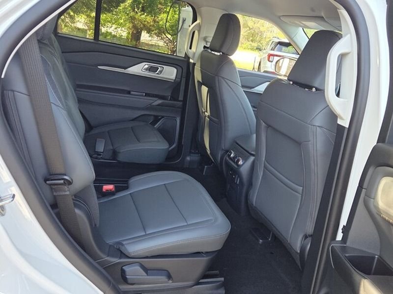New 2026 Star White Metallic Tri-Coat Ford Active image 17