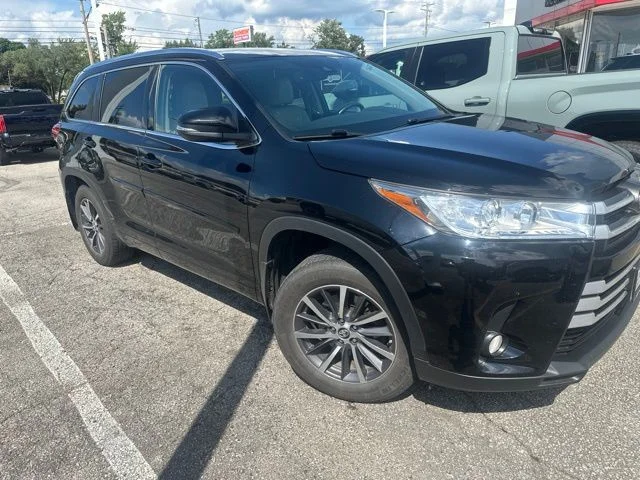 Used 2017  Toyota  image 2