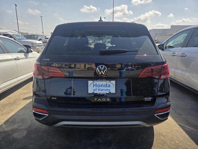 Used 2023 Deep Black Pearl Volkswagen SE image 5