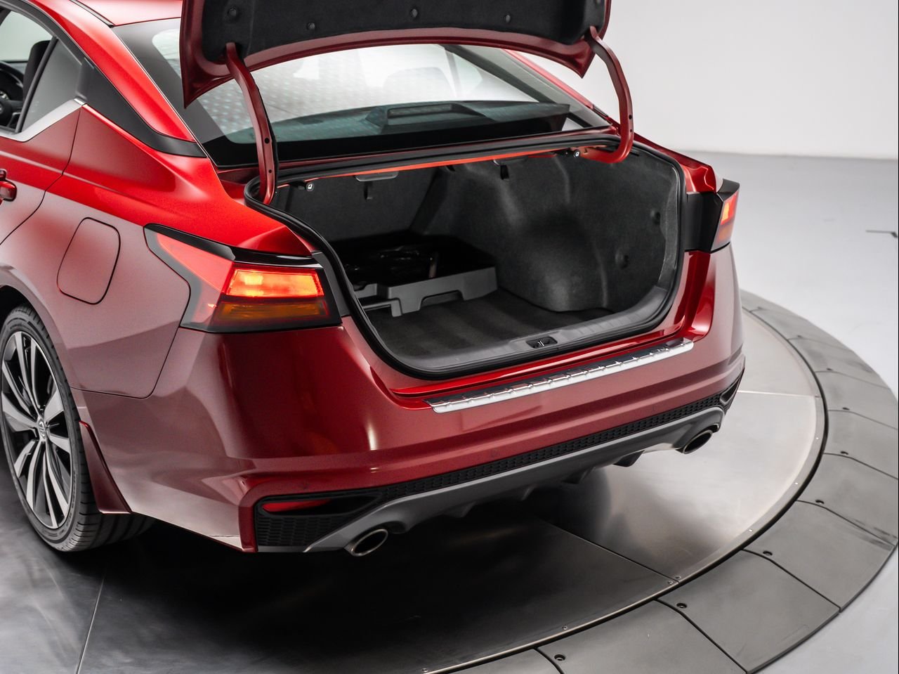 2022 Nissan Altima SR - Photo 10