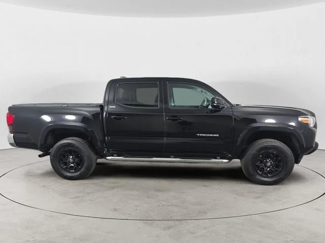 Used 2020 Midnight Black Metallic Toyota SR5 image 6