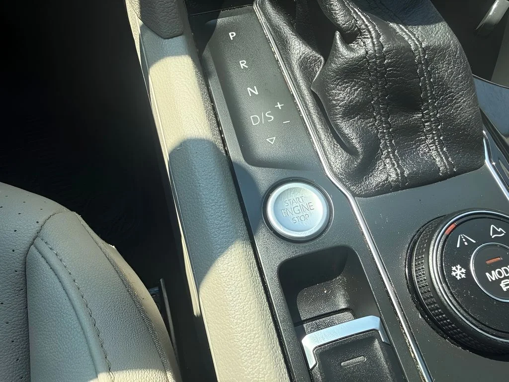 Used 2019  Volkswagen SEL image 13
