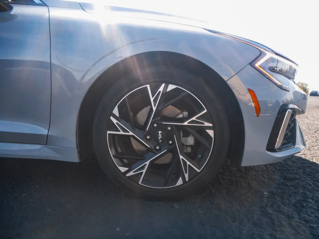 Used 2025 Wolf Gray Kia GT-Line image 4