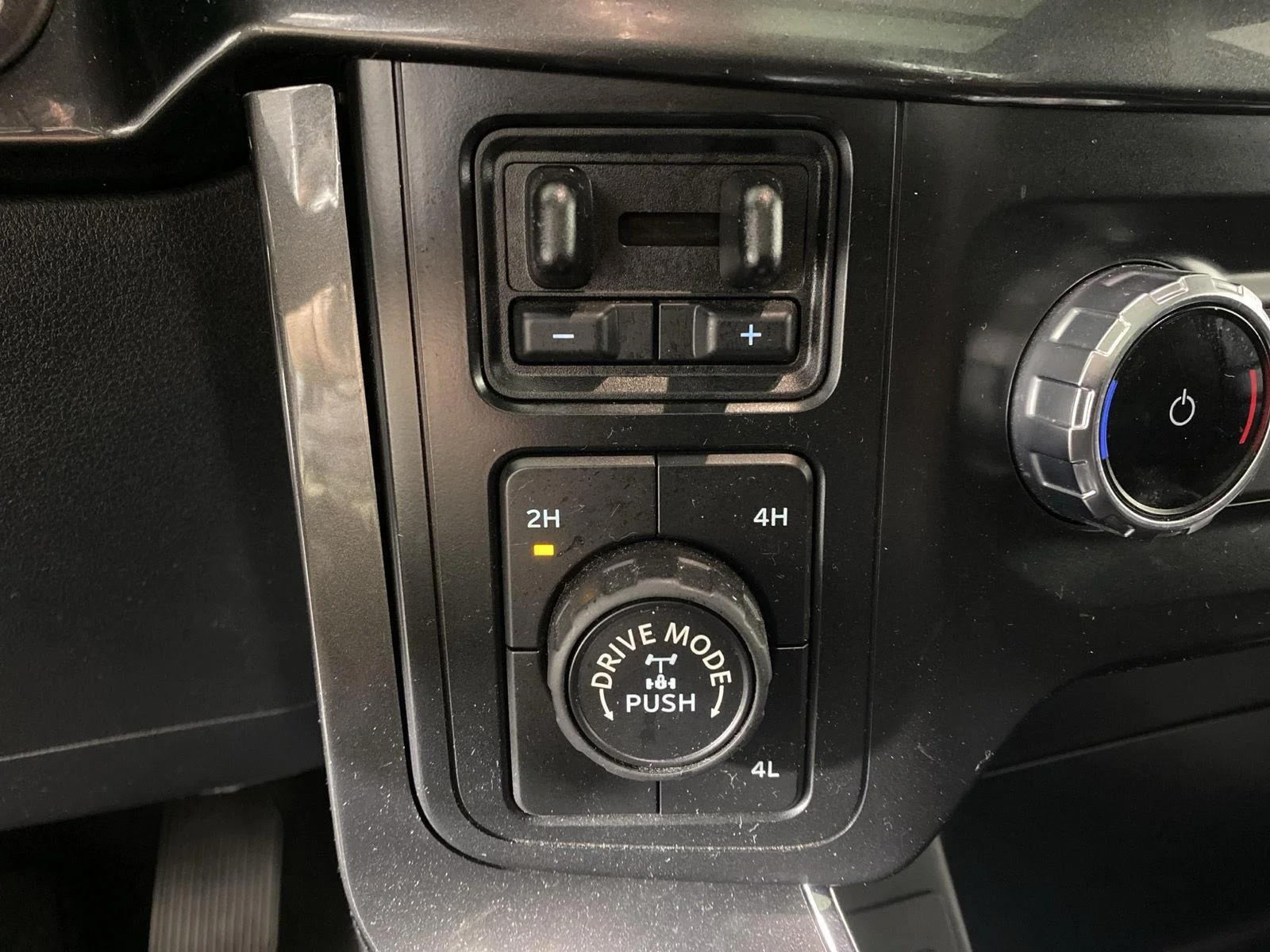 Used 2022 Space White Ford  image 23