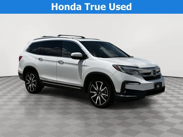 2021 Honda Pilot Touring w/Rear Captain's Chairs