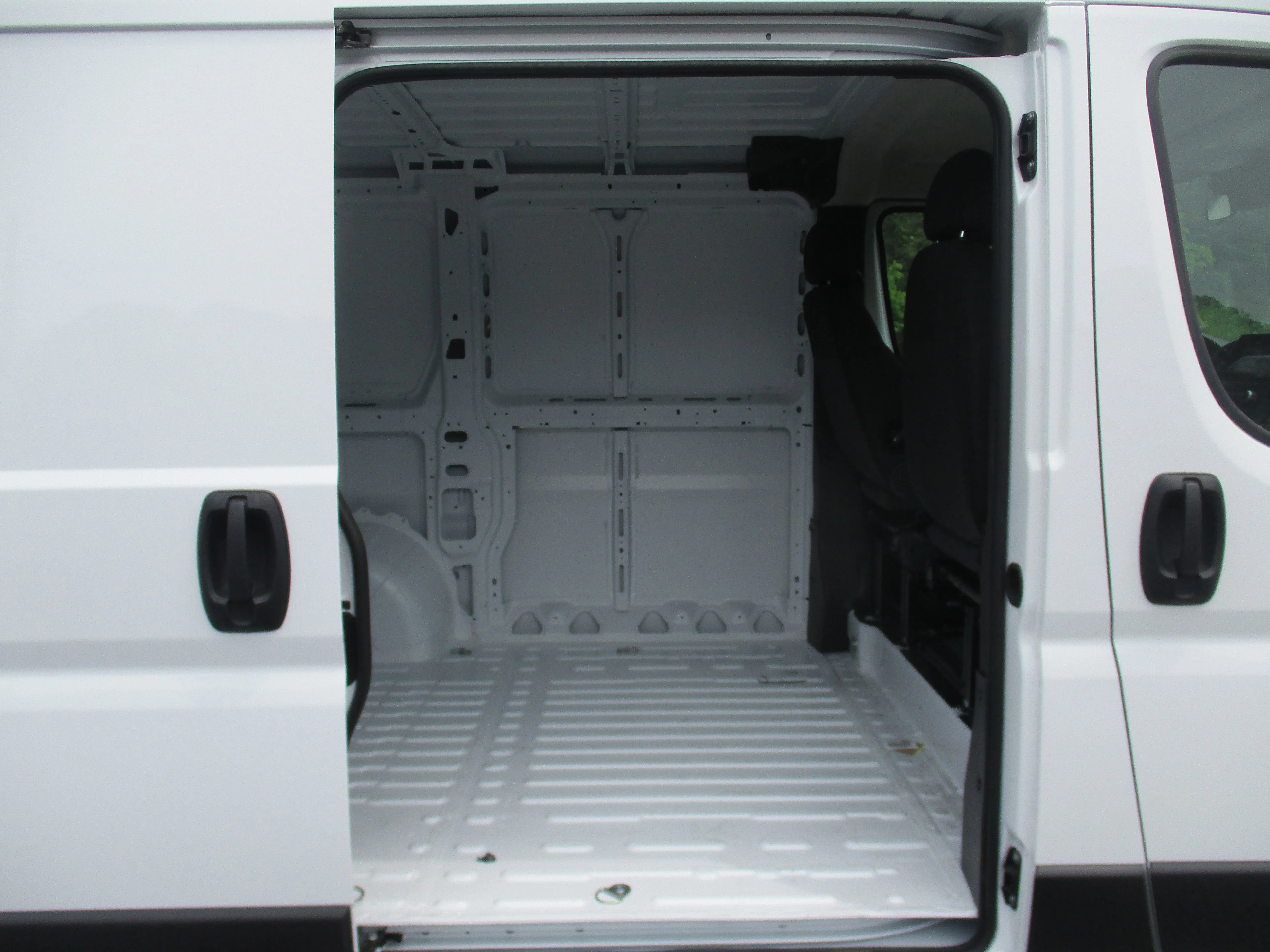 New 2026 Bright White Clear-Coat Exterior Paint RAM Tradesman image 27