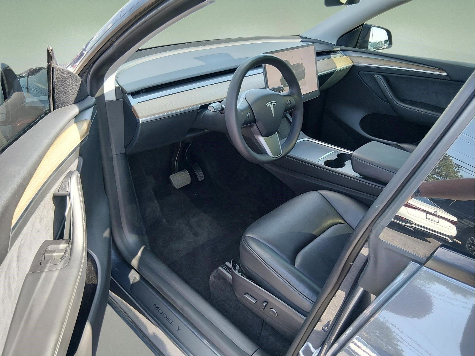 Used 2022 Midnight Silver Metallic Tesla Long Range image 15