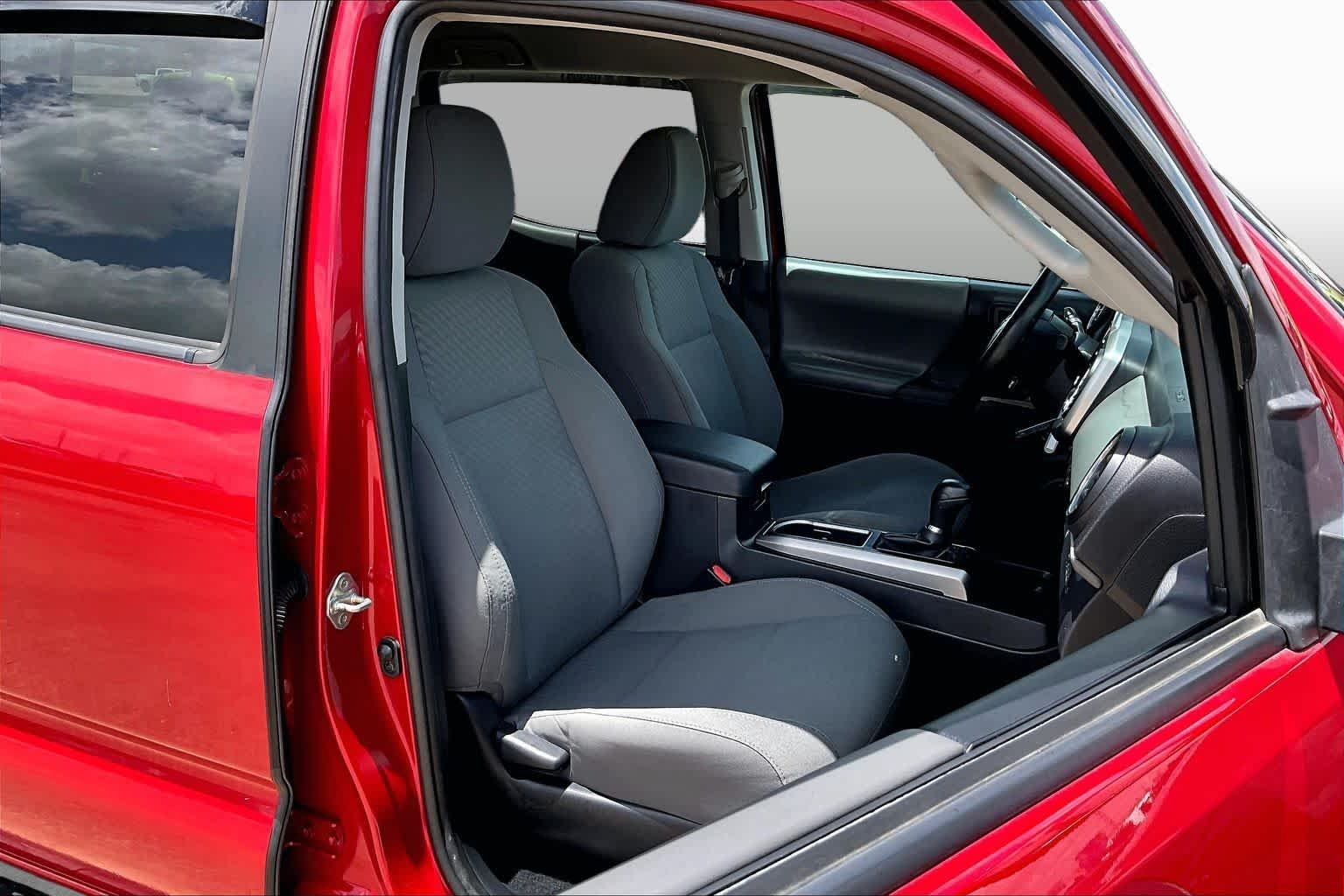 Used 2020 Barcelona Red Metallic Toyota SR5 image 9