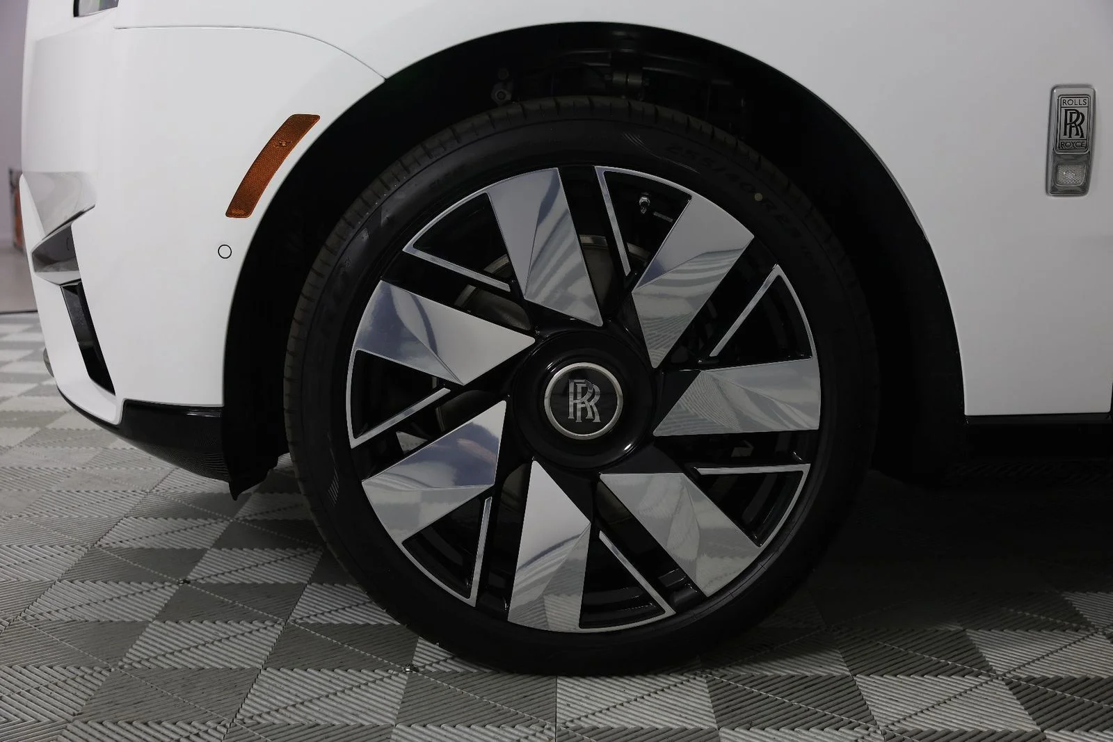 New 2026 Arctic White Rolls-Royce  image 31