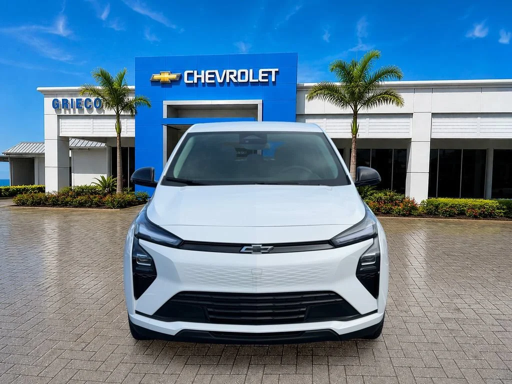 New 2027 Summit White Chevrolet LT image 2
