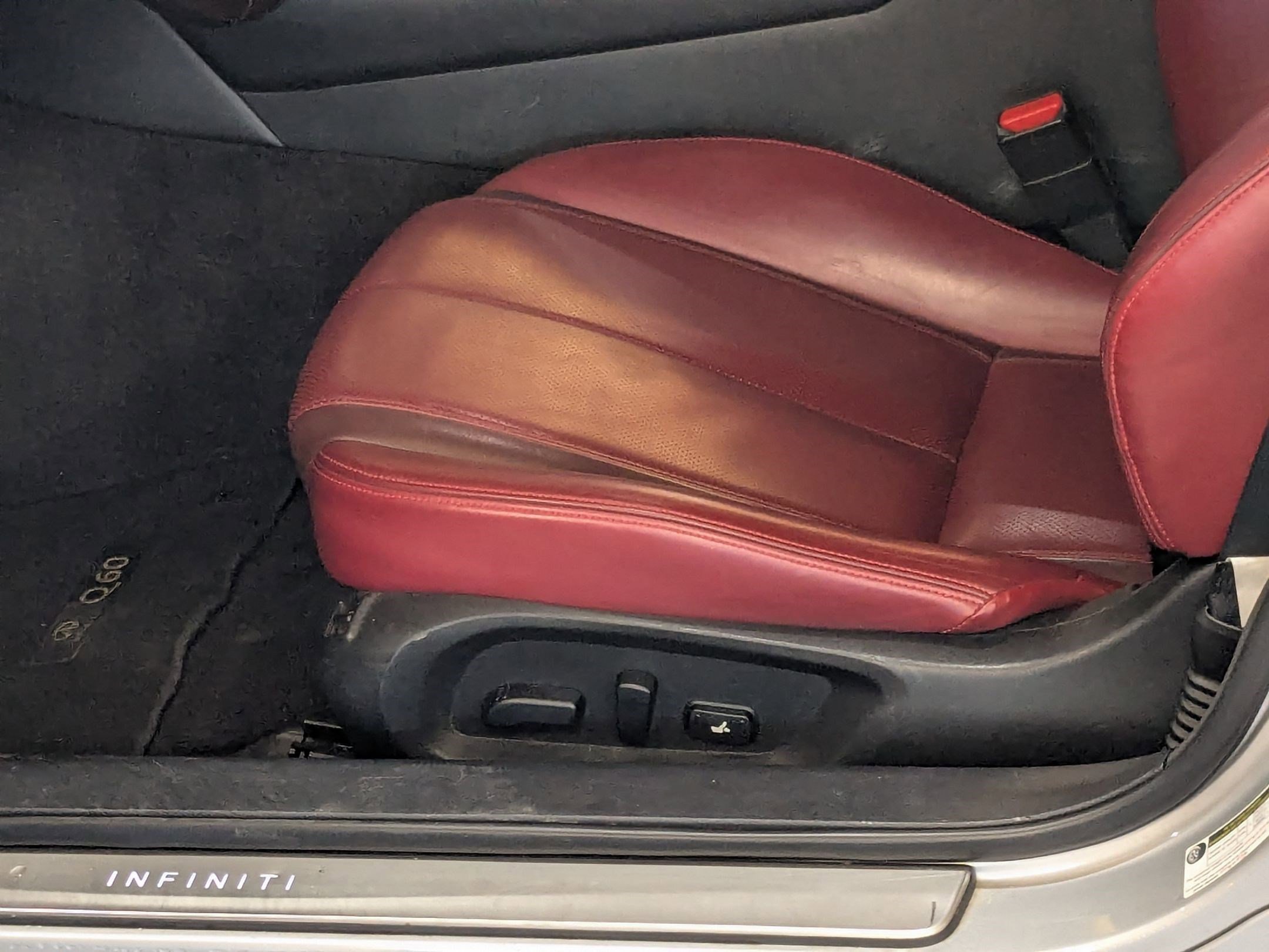 Used 2018 Liquid Platinum INFINITI RED SPORT 400 image 10