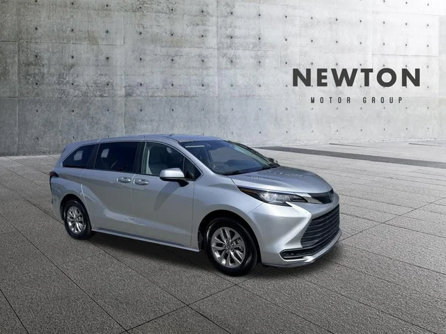 2022 Toyota Sienna LE