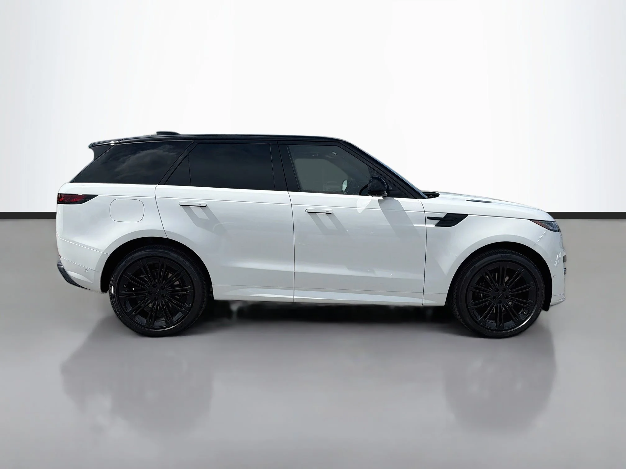 New 2026 Fuji White Land Rover Dynamic SE image 6
