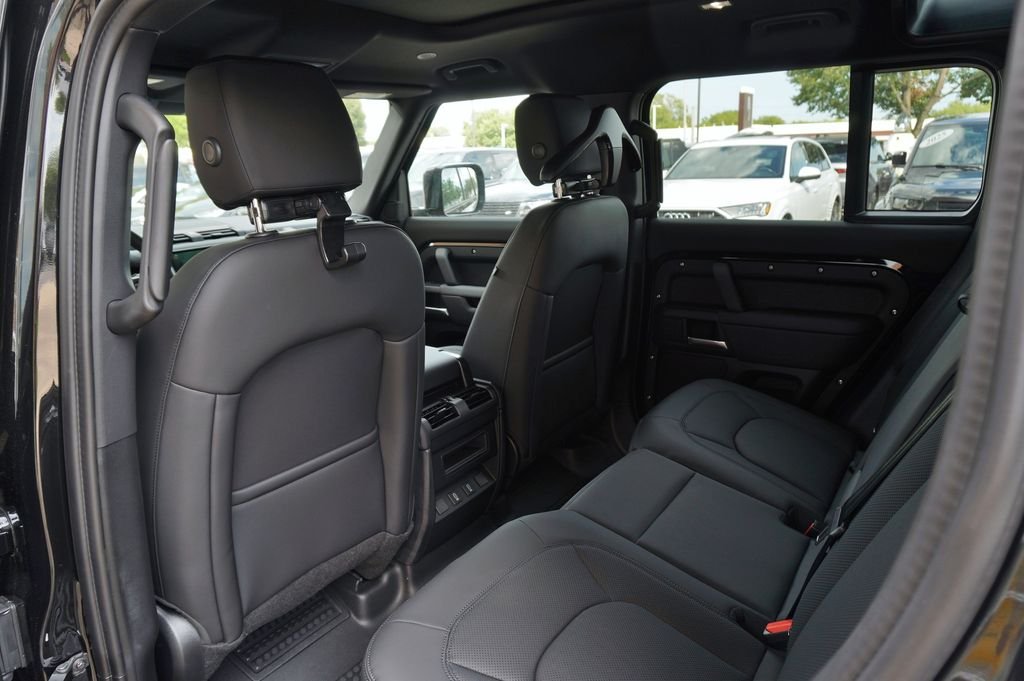 New 2026 Santorini Black Land Rover S image 27