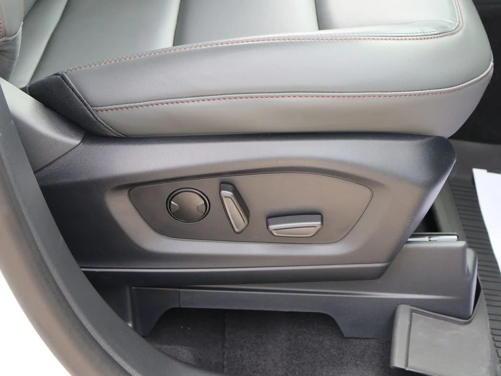 New 2026 Star White Metallic Tri-Coat Ford Active image 11