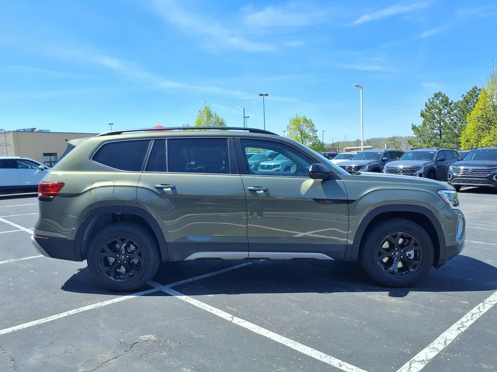 New 2026 Avocado Green Pearl Volkswagen Peak Edition image 3