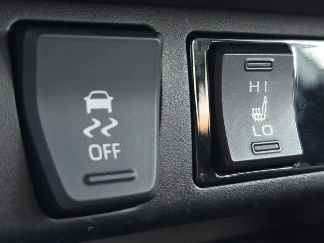 Used 2023 White Toyota XLE image 31
