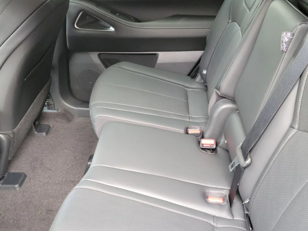 New 2027 HARBOR GRAY INFINITI Luxe FWD image 9