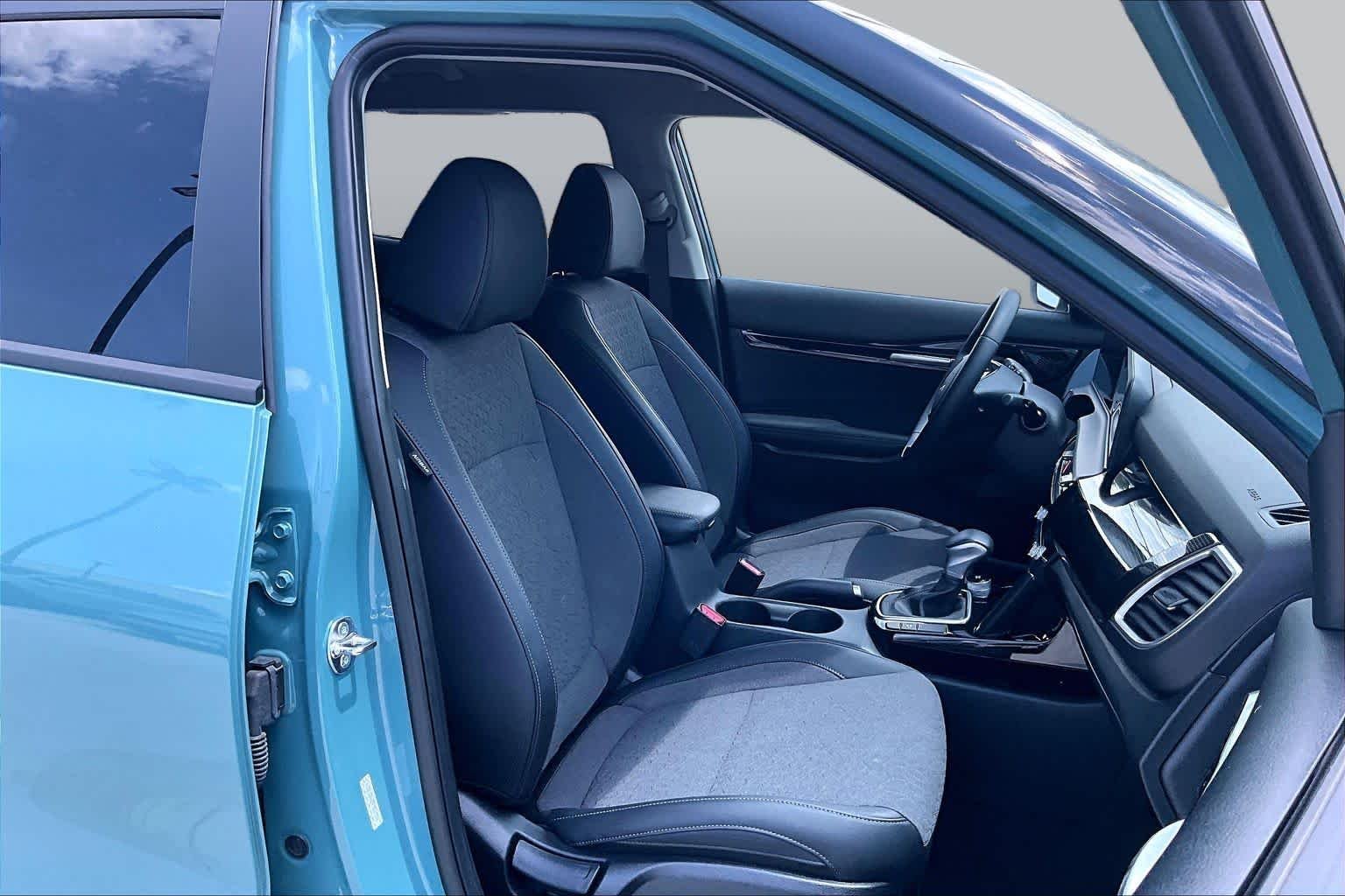 Used 2026 Pluton Blue/Black Roof Kia S image 9