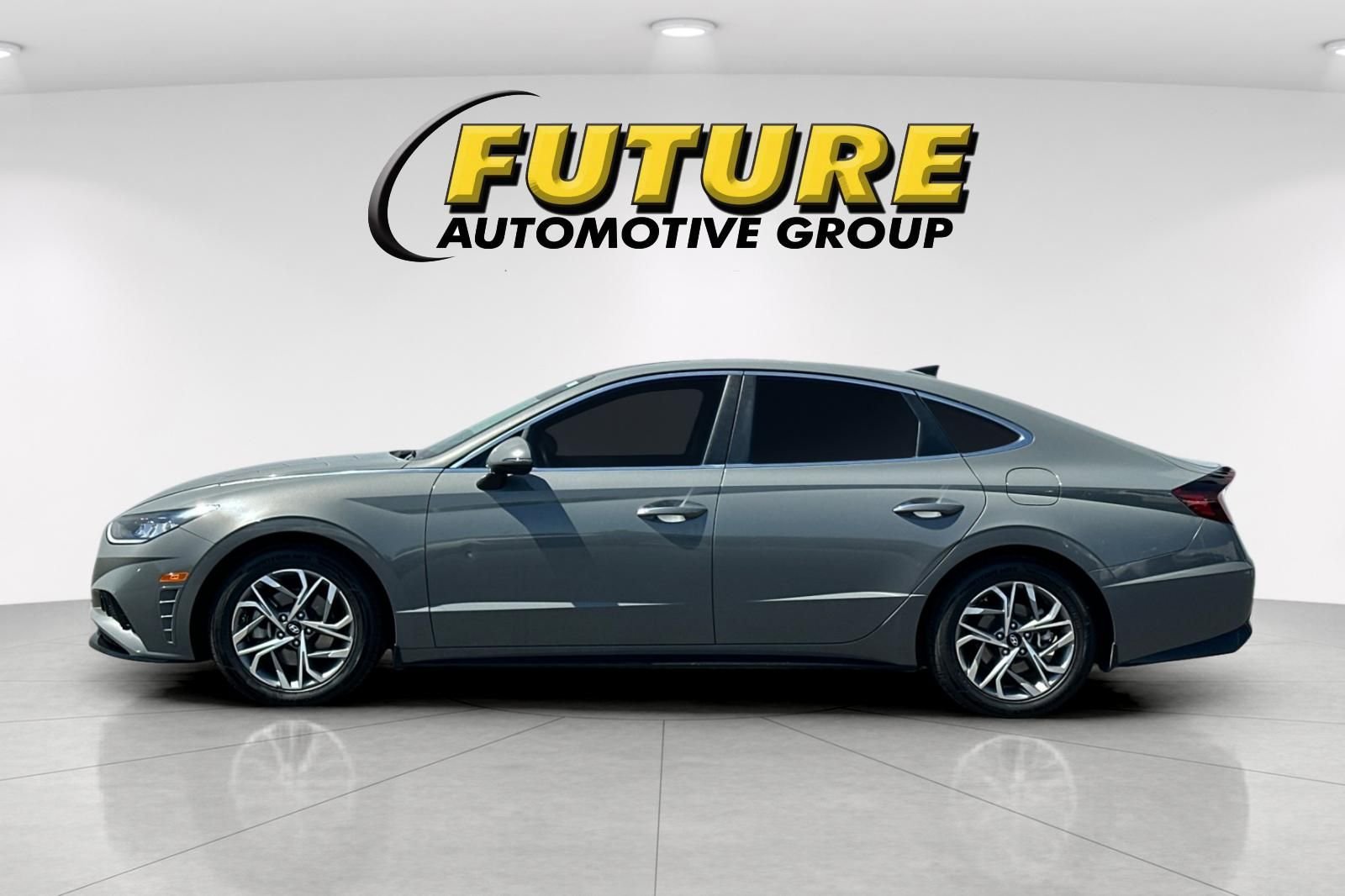 Used 2022 Gray Hyundai SEL image 7
