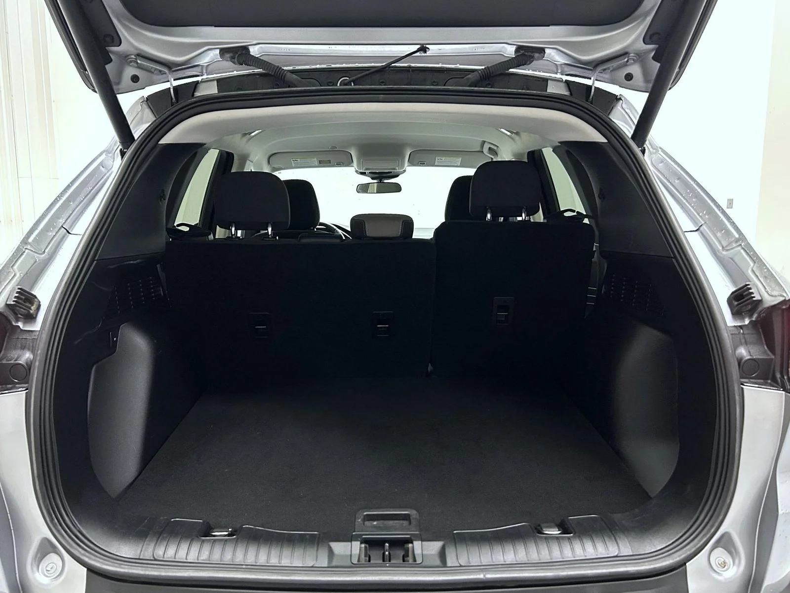 Used 2021 Silver Ford SE image 21