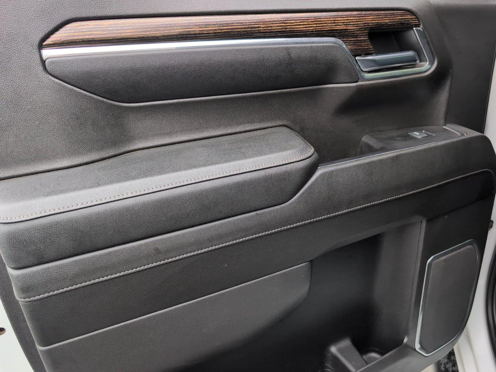Used 2023 Summit White GMC Elevation image 36