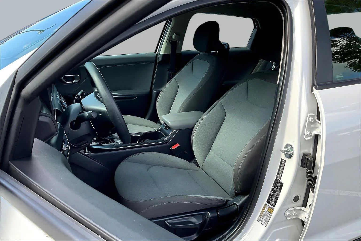 2025 Kia K4 LXS - Photo 8