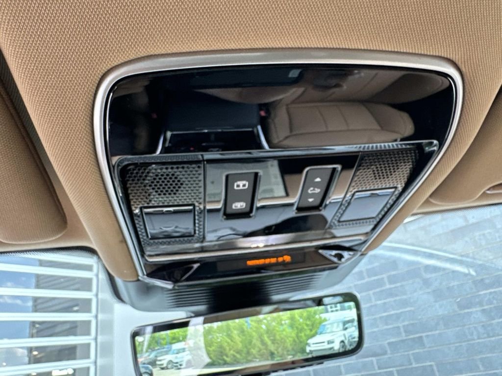 New 2026 Fuji White Land Rover Dynamic SE image 23