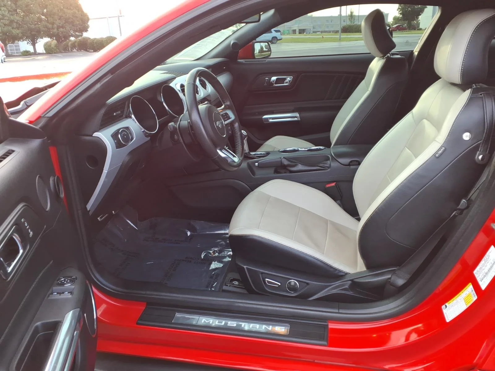 Used 2017 Red Ford  image 16