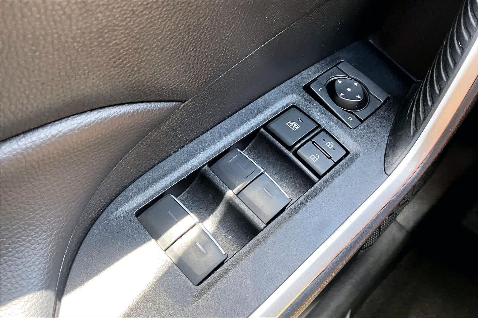 Used 2024 Magnetic Gray Metallic Toyota Hybrid XLE Premium image 34