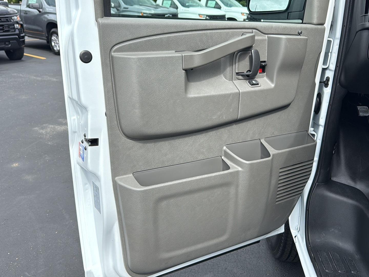 2025 Chevrolet Express Cargo Work Van - Photo 12