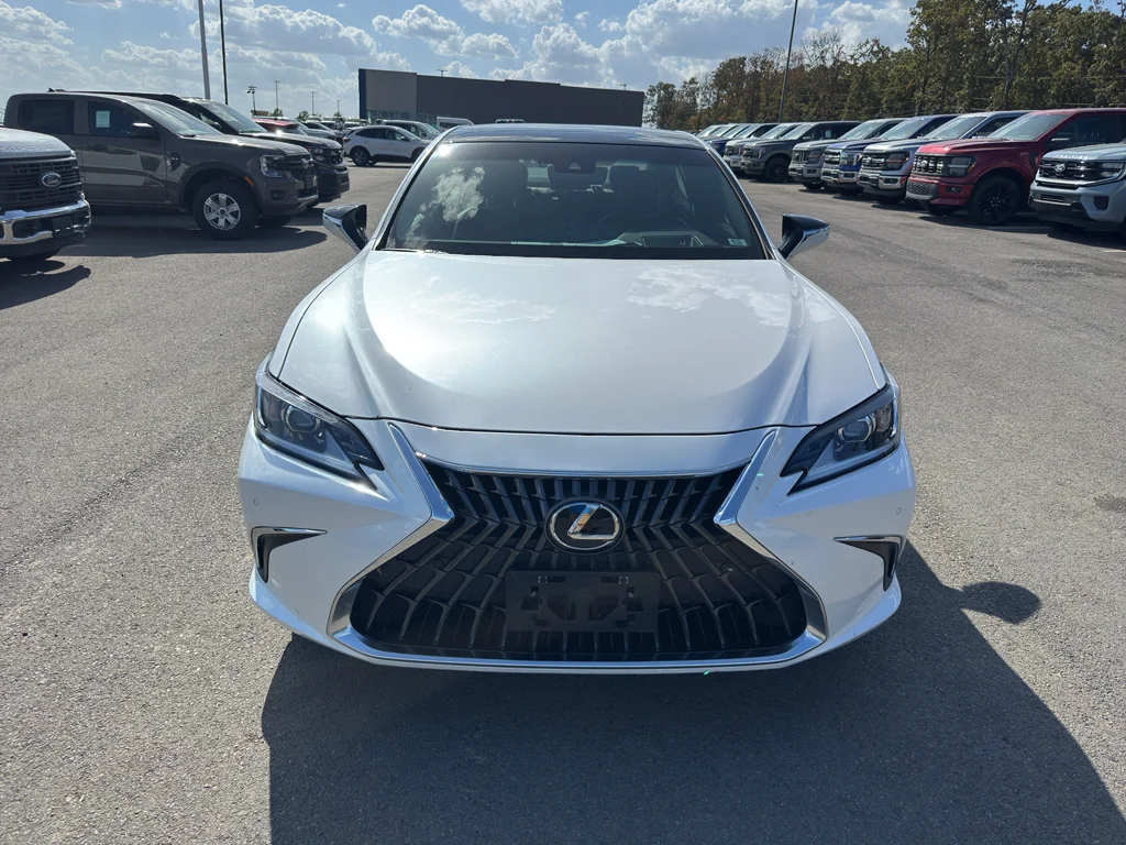 Used 2023 Eminent White Pearl Lexus Luxury image 2